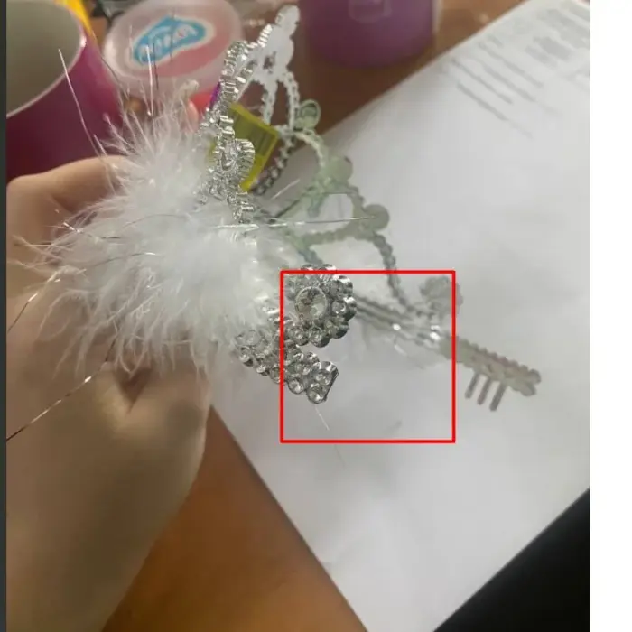 Уцінка. Корона з пухом ВИД 1 відламані зубчики з однієї сторони