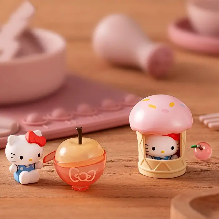 Фігурка-сюрприз "POP. TOP HELLO KITTY" ЯБЛУЧНИЙ ВОРКШОП (мікс видів)