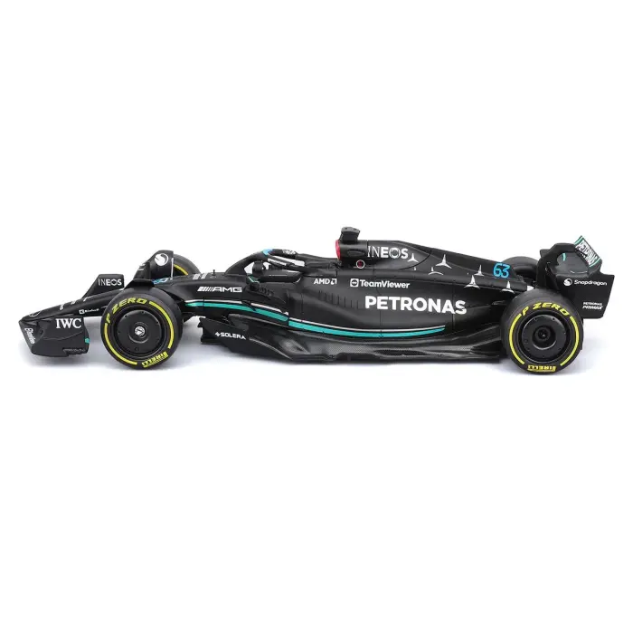 Автомодель з фігуркою - Mercedes-AMG F1 W14 E Performance (1:24)