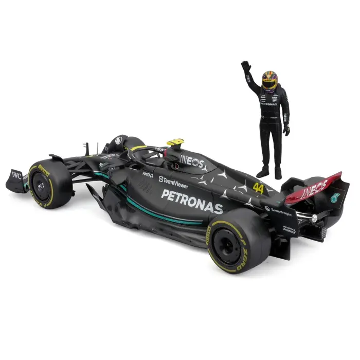 Автомодель з фігуркою - Mercedes-AMG F1 W14 E Performance (1:24)