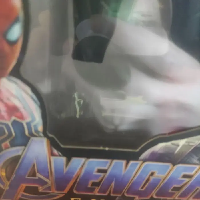Уцінка. Герой MARVEL 26 см, підсвічування, в коробцІ (ЛЮДИНА-ПАВУК) Немає нижньої частини ноги