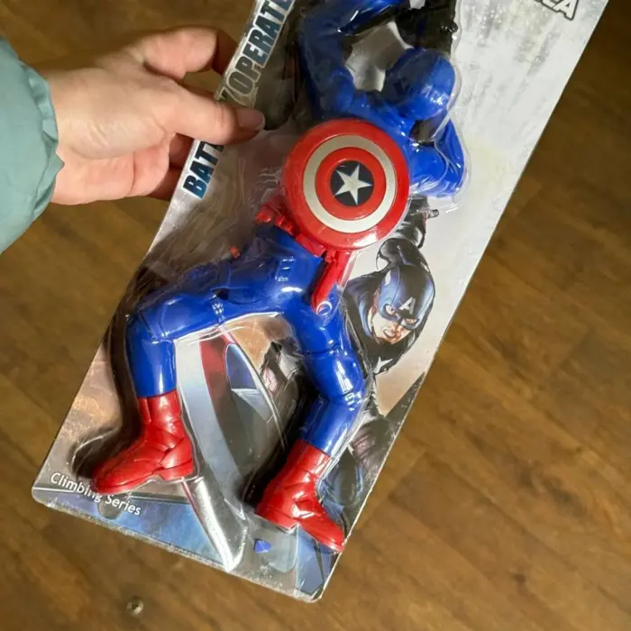 Уценка. Герои "MARVEL" музыкальные ползающие (КАПИТАН АМЕРИКА) - Трещина в ноге