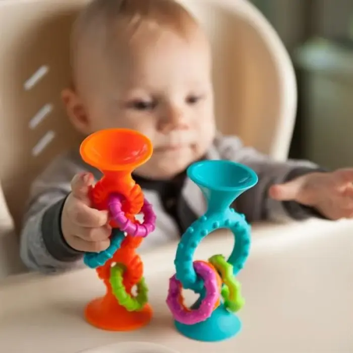 Прорезыватель-погремушка на присосках Fat Brain Toys pipSquigz Loops, оранжевый