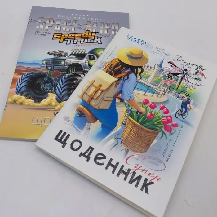 Щоденник А5 "ДІВЧИНА З ТЮЛЬПАНАМИ" СКОБА/ ВД-ЛАК, МʼЯКА ОБКЛАДИНКА (1+1)