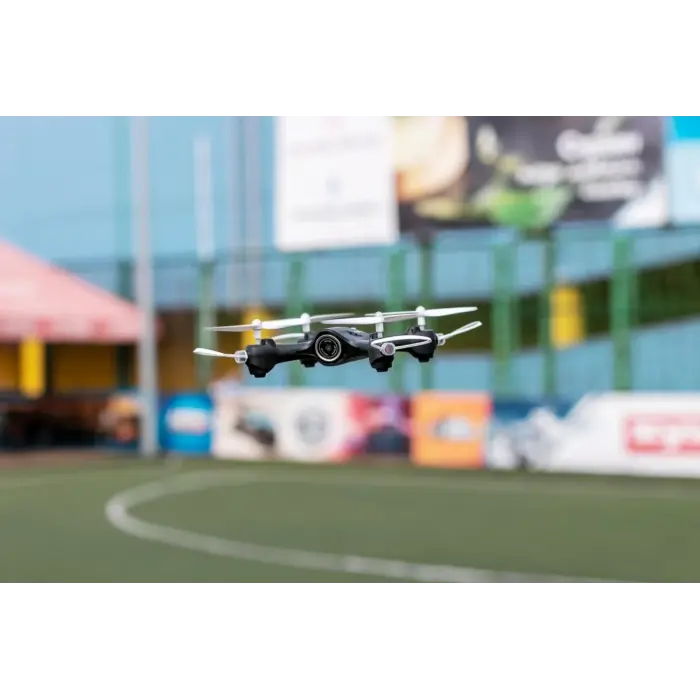 Квадрокоптер на радиоуправлении с FPV-камерой