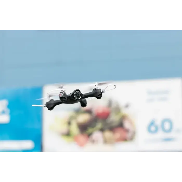 Квадрокоптер на радиоуправлении с FPV-камерой